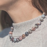 Collier en pierre d'agate naturelle du Botswana Collier de perles de 10mm à la mode Charme de perle Boucle OT Bijoux pour femmes hommes Cadeau d'anniversaire