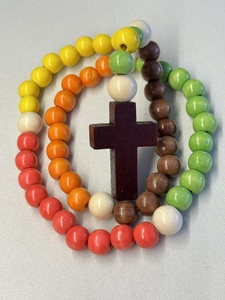 Chapelet de prière religieux multicolore de 20,5 pouces avec perles en bois et croix colorée - Product Image 3