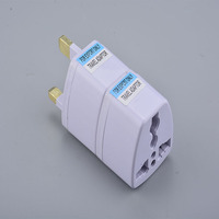 Adaptateur de prise standard britannique pour voyage avec sortie AC, convertisseur de prise universelle du Royaume-Uni pour le tourisme