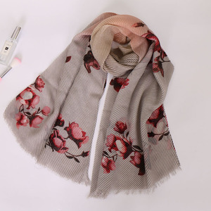 Novas Mulheres Da Moda Lenços de Cabeça Muçulmanos <span class=keywords><strong>Hijab</strong></span> <span class=keywords><strong>Floral</strong></span> Impressão Gradiente Shimmer Glitter Dobra o Lenço <span class=keywords><strong>Hijab</strong></span>