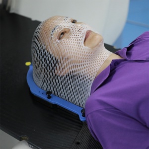 Máscara Termoplástica para Radioterapia, Fijación para Terapia de Radiación contra el Cáncer, Adaptable a Base de Fibra de Carbono, con Certificación CE e ISO - Product Image 1