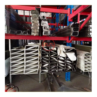 Présentoir décoratif en aluminium extrudé Étagères suspendues avec étagères de rangement en métal éclairé par led