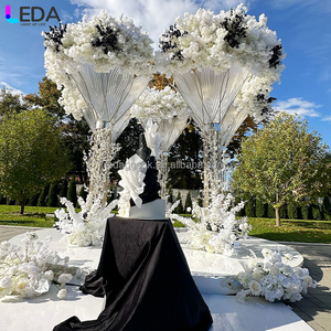 โครงสร้างเหล็กตกแต่งรูปทรงเสาสีทองสำหรับฉากหลังงานแต่งงาน - Product Image 1