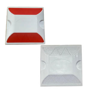 Дорожный маркер прямоугольный пластиковый 100x100x20 мм с отражающей поверхностью для городских дорог - Product Image 1