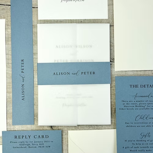 Basit Modern Kişiselleştirilmiş Kraft Göbek Bandı 150 gr Vellum Kaplama Fildişi Dokulu Kart Düğün Davetiyeleri - Product Image 6