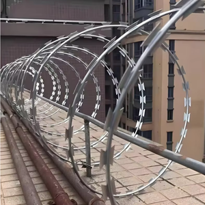 Fil barbelé rasoir galvanisé à prix <span class=keywords><strong>d</strong></span>'usine, rouleau de fil barbelé rasoir pour clôture, fil barbelé <span class=keywords><strong>concertina</strong></span> anti-escalade pour la protection des fermes - Product Image 6