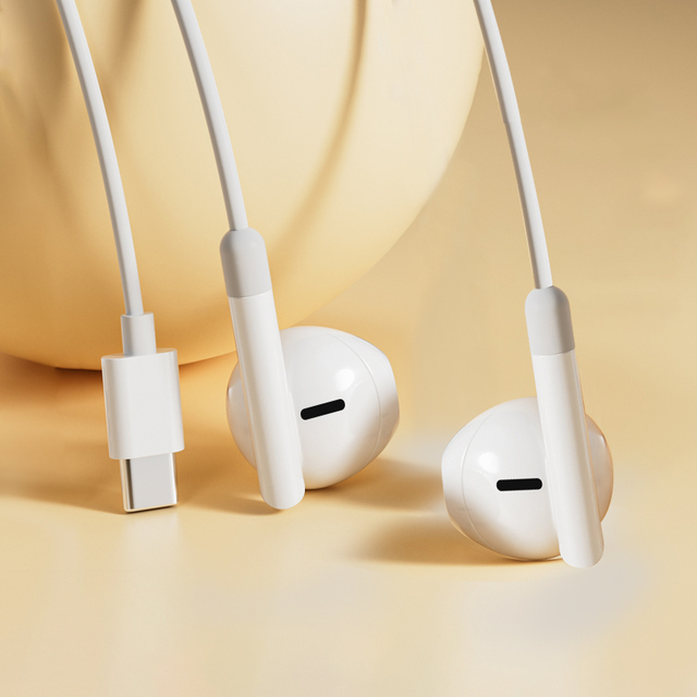 Type-C in Ear High Audio Quality Heavy Bass Wired Earphone with Microphone Orignal HIFI Quality Headphone Volume Control