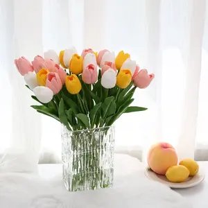 Decorazione creativa a forma di tulipano per rami corti caldi