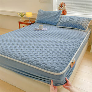 King-Size sıcak kabarık gömme çarşaf kadife yatak örtüsü ile flanel polar su geçirmez Polyester yatak koruyucu için oteller - Product Image 2