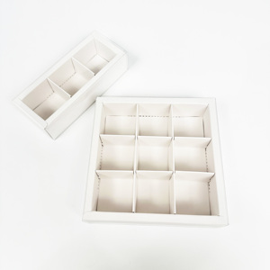 Boîtes d'Emballage en Papier pour Macarons Chocolats Pâtisseries avec Séparateur en Carton et Fenêtre Transparente, Logo Personnalisé - Product Image 5