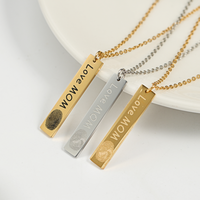 Collier personnalisé en acier inoxydable plaqué or 18 carats avec pendentif rectangulaire gravé d'un empreinte digitale unisexe