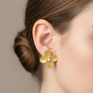 Howvci — boucles d'oreilles Huggie en forme de fleur, boucles d'oreilles hawaïennes simples en forme de goutte d'eau, avec perle en métal, Style de vacances, pour femmes - Product Image 6
