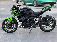 Moto de rue Kawasaki1 Z400 400cc : Puissance fluide et idéale pour les motards débutants et expérimentés