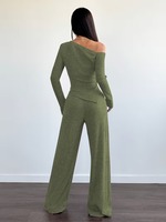 T26652 Ensemble tricoté automne-hiver pour femme : haut à manches longues et épaules asymétriques et pantalon large – Ensemble pull tricoté pour femme