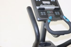 <span class=keywords><strong>Elliptique</strong></span> commercial en acier Yuwei YW-6202 avec entraînement mécanique et suivi des calories - Product Image 3