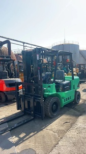 Chariot élévateur diesel Mitsubishi FD30 de 30 tonnes, 90 % neuf, moteur japonais d'origine, avec certification EPA et CE, utilisé pour le chargement hors route, mât à 3 sections - Product Image 3