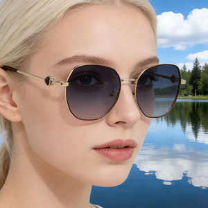 Lunettes de soleil polarisées carrées à grande monture Ks-3948 pour femmes, protection UV400, monture en métal noir et plastique, verres TAC - Product Image 3