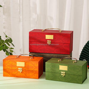 Boîte-cadeau en papier de texture vintage de luxe avec poignée en métal pour faveurs de mariage - Product Image 1