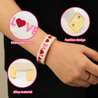 Bracelet ajustable en forme de cœur brodé, tissé à la main, pour femme, idéal pour la Saint-Valentin, les fêtes et les anniversaires