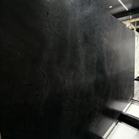 Dalle de granit noir Negresco du Brésil - Quartzite noir mat, finition polie et texturée pour plan de travail de cuisine, découpée sur mesure