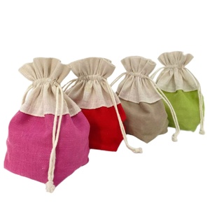 Sac cadeau de Noël en coton avec cordon de serrage pour bonbons et collations, idéal pour les fêtes - Product Image 1