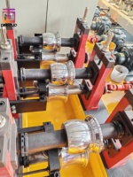 Ligne de production de lames de porte à enroulement en mousse de polyuréthane 55 77 100 Machine de fabrication de porte à enroulement en PU