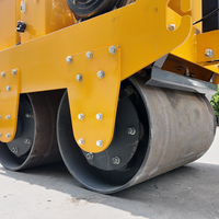 Rouleau compresseur routier compact et durable à double tambour, capacité de montée de 30 % pour le compactage de la remblais