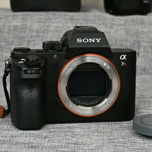 Appareil photo numérique d'occasion Sony Alpha 7R II (ILCE-7RM2) 42,4MP 4K vidéo - <span class=keywords><strong>Prix</strong></span> <span class=keywords><strong>de</strong></span> gros - Product Image 1