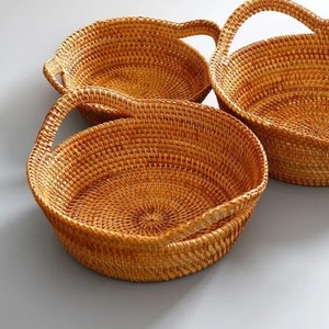 Bandeja de Almacenamiento de Ratán Tejida a Mano, Sostenible, con Asas, Cesta Redonda Decorativa para Servir Pan, Frutas y Bocadillos - Product Image 2