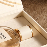 Boîte à parfum rigide de luxe personnalisée, style livre blanc, avec insert magnétique, présentation écologique, emballage cosmétique réutilisable