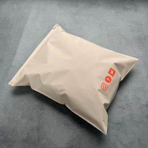 Sac à fermeture éclair en abricot avec logo personnalisé, sac de vêtements sur mesure, sac d'emballage pour vêtements, sac à fermeture éclair pour boutique - Product Image 3