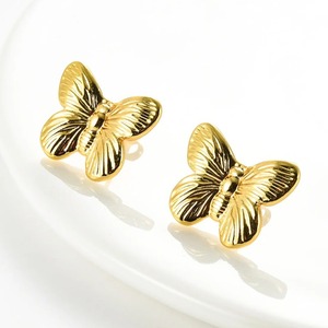 1 par de pendientes de mariposa dorados de acero inoxidable para mujer y niña, pendientes elegantes de verano impermeables para fiesta en la playa, pendientes diarios, regalo de joyería - Product Image 1