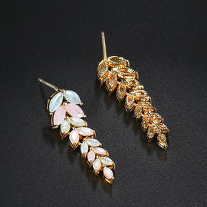 चीनी निर्माता यूरोपीय ट्रेंडी गहने थोक सोने का रंग आकर्षक फैशन सस्ती महिलाएं रंगीन जिरकॉन के साथ बालियां - Product Image 3