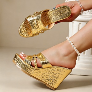 Sandales compensées à double bride tressée en similicuir croco à bout ouvert pour <span class=keywords><strong>femme</strong></span> - Product Image 4