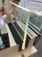 Système de balustrade en aluminium au design minimaliste moderne avec panneaux en verre pour balcon extérieur, avec balustrades et rampes LED
