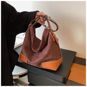 Vendita calda 2024 nuove <span class=keywords><strong>borse</strong></span> da donna autunno e inverno <span class=keywords><strong>borse</strong></span> da donna <span class=keywords><strong>Vintage</strong></span> in finta pelle scamosciata <span class=keywords><strong>borse</strong></span> da donna di grande capacità - Product Image 3