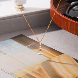 Women's Ins Style Geometric Zircon Stainless Steel Clavicle Necklace Light Luxury Trendy Daily Party Fashion Jewelry - Product Image 4