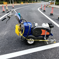 Machine de marquage routier à peinture froide autopropulsée avec largeur de pulvérisation réglable