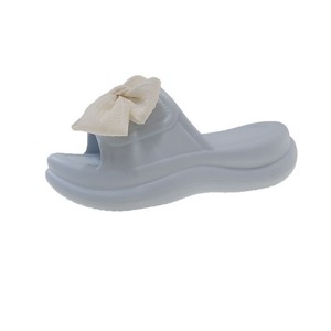 Zapatillas de suela gruesa para exteriores de verano para mujer con lazo, Sandalias planas de una palabra cruzadas a la moda, versión neta, sensación de caca - Product Image 1