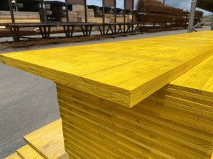 Linyi Xinger <span class=keywords><strong>Contreplaqué</strong></span> marin imperméable <span class=keywords><strong>Panneau</strong></span> <span class=keywords><strong>de</strong></span> <span class=keywords><strong>coffrage</strong></span> jaune 3 plis pour <span class=keywords><strong>coffrage</strong></span> en béton Panneaux <span class=keywords><strong>de</strong></span> panneaux épais à trois couches - Product Image 5