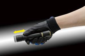 Lampe de poche industrielle en aluminium rechargeable par USB-C, LED 900 lumens, IP65, faisceau réglable, noir mat, Favor Light Gen-2 Moonbeam - Product Image 4