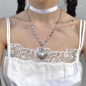 Collier pendentif cœur en acier titane, chaîne de clavicule vintage vieillie, bijoux tendance pour le quotidien - Product Image 1