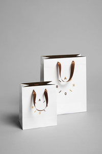 Sacs cadeaux pliables roses en carton recyclé avec logo personnalisé, poignée intégrée, pour vêtements, chaussures et sous-vêtements - Product Image 6