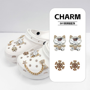Nouvel ensemble de breloques en résine pour chaussures Croc pour <span class=keywords><strong>femme</strong></span> 2026 – Nœud chaton et breloques chaîne dorée pour sabots - Product Image 1