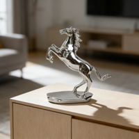 Figurine de cheval en résine argentée électroplaquée de style Art déco de luxe, aspect métal poli, statue animale pour décoration de mariage et de maison