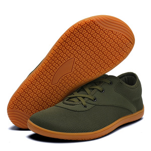 Chaussures d'été légères en maille respirante pour hommes et femmes, design à bout large avec semelles en caoutchouc souple pour un <span class=keywords><strong>confort</strong></span> ultime et une sensation de marche pieds nus. - Product Image 4