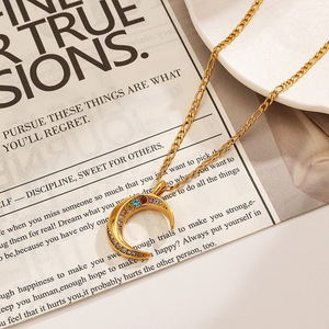 Collar con Colgante Luna Dorada y Piedras de Colores con Engaste de Bisel, Cadena Ajustable para Uso Diario - Product Image 3