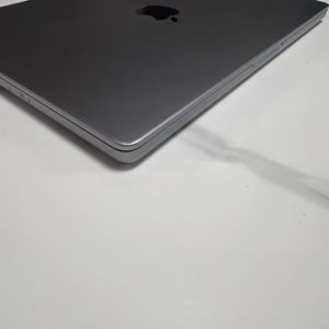 Portátil de Segunda Mano Modelo 2021 de 14.3 Pulgadas A2442 M1, Computación de Alto Rendimiento, SSD, 16 GB de RAM, Pantalla de 120 Hz, 11 Horas de Batería - Product Image 6