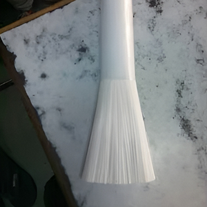 Brosse en nylon blanc, fibres synthétiques haute performance, poils flexibles, matériau résistant à l'usure pour le balayage industriel - Product Image 1