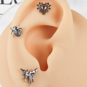 Piercing de Titanio ASTM F136 con Diseño Gótico de Labret, Murciélago, Araña, Luna, Calavera y Lazo, Roscado Internamente para Hélice, Tragus y Cartílago - Product Image 4